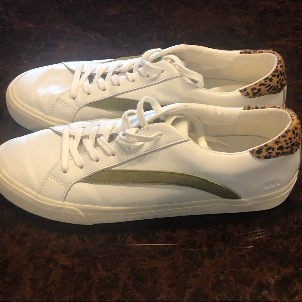 Madewell women size 10 white leather tennis shoe!